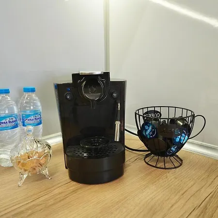 Near A Metro Station Apartamento *