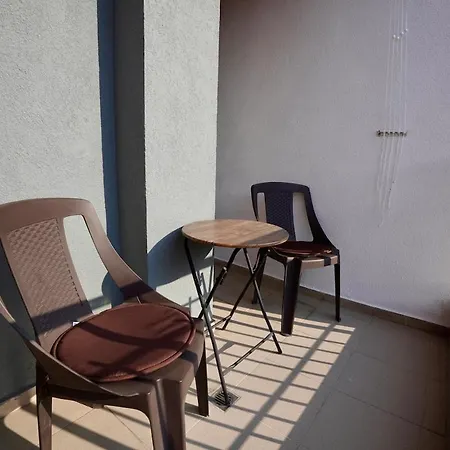 Near A Metro Station Apartment *