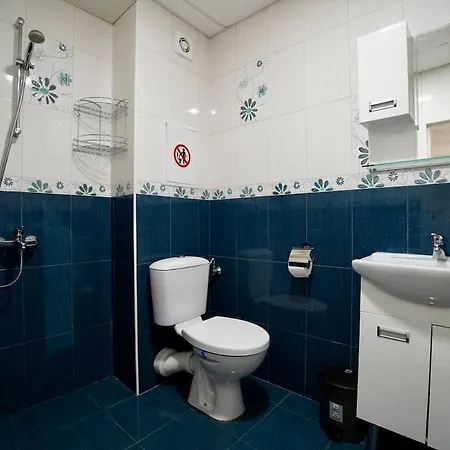 Near A Metro Station Apartment *